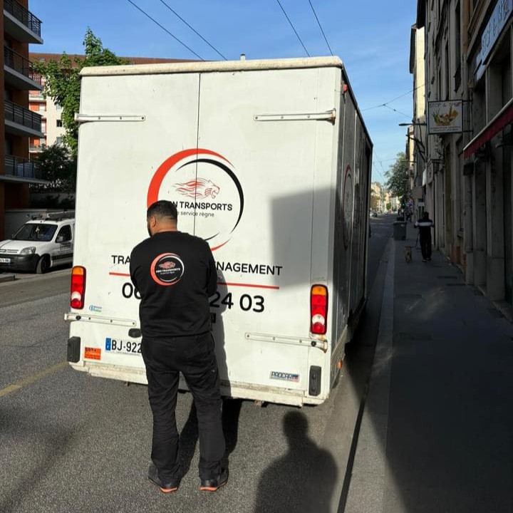 481084565_570953399338162_323500680098964321_ncarre équipe de notre société de transport à Villeurbanne